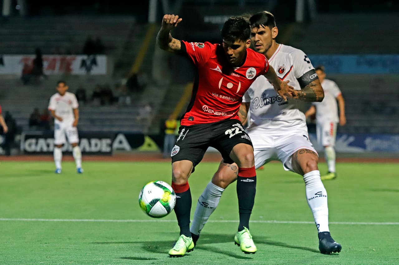 Lobos BUAP, dirigidos por Juan Francisco Palencia, tuvieron un partido incómodo, nunca pudieron soltarse ni emparejar en intensidad a sus rivales del puerto.