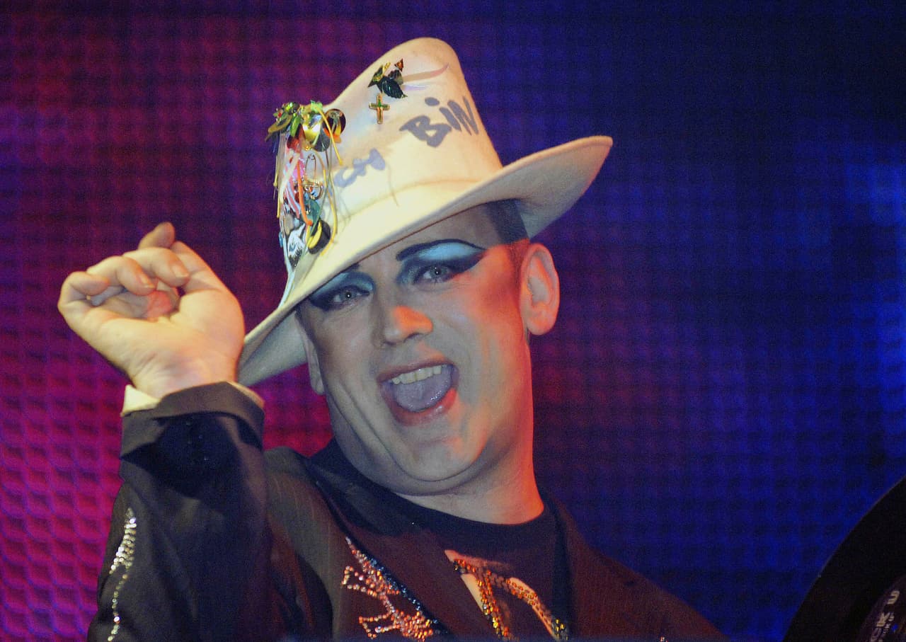 Durante los 80’s, el cantante tuvo un estilo muy diferente, donde no se definía si era hombre o mujer.