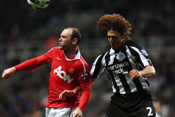 El argentino Fabricio Coloccini cumplió con una buena actuación en defensa.