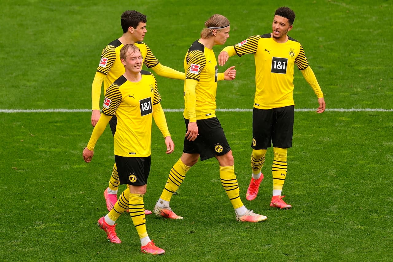 Koln 1-0 Schalke, Unione Berlín 2-1 RB Leipzig, Hoffenheim 2-1 Hertha Berlín, Bayern Múnich 5-2 Augsburg, Borussia Dortmund 3-1 Bayer Leverkusen, Eintracht Frankfurt 3-1 Freiburg, Stuttgart 0-2 Arminia Bielefeld, Wolfsburg 2-3 Mainz y Werder Bremen 2-4 Borussia Moenchengladbach.