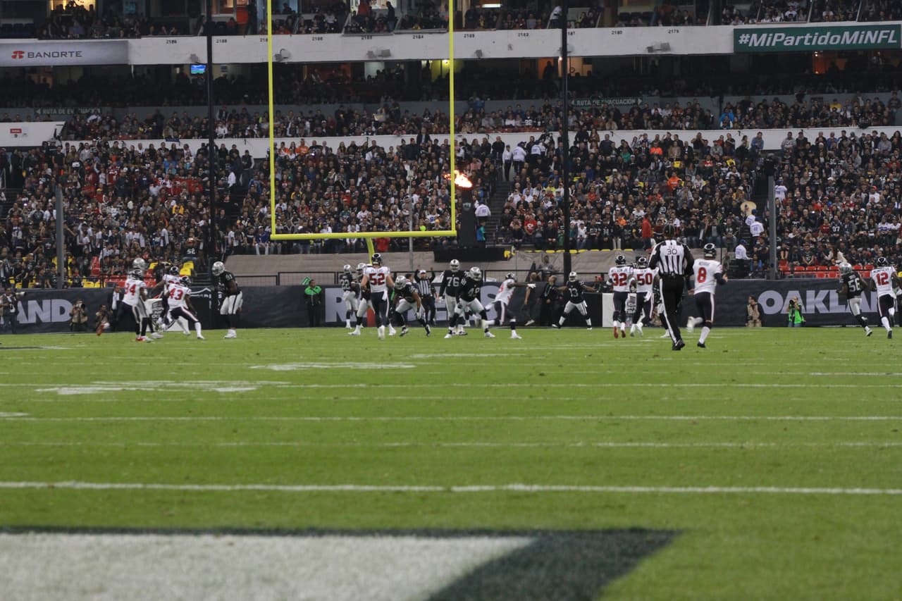 Te presentamos las mejores imágenes que nos dejó el juego entre Raiders y Texans en la cancha del estadio Azteca de la ciudad de México.