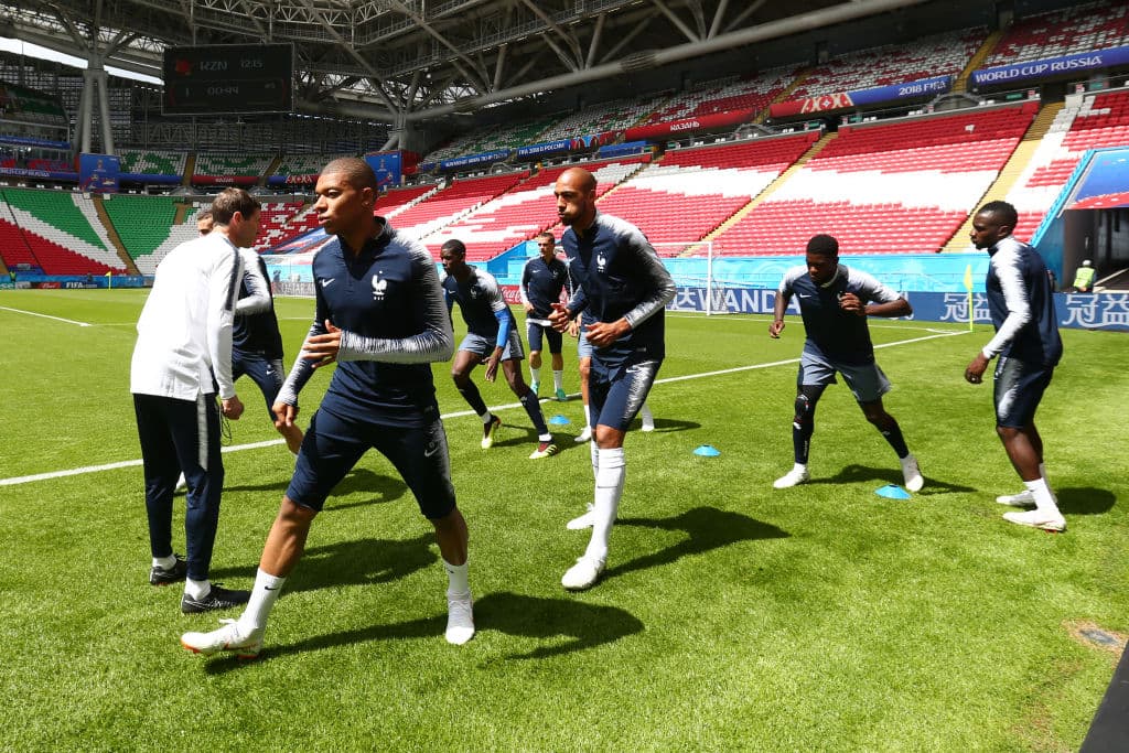 Kylian Mbappé del PSG, se entrena en la Kazan Arena, el estadio en el que este sábado Francia debuta en Rusia 2018 en contra de Australia, por el Grupo C.
