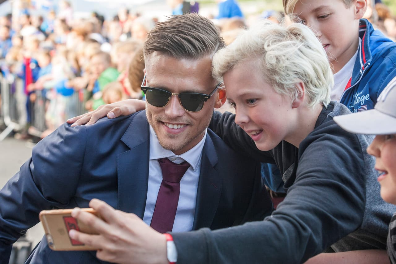 Por supuesto que no podían faltar las selfies con sus ídolos.