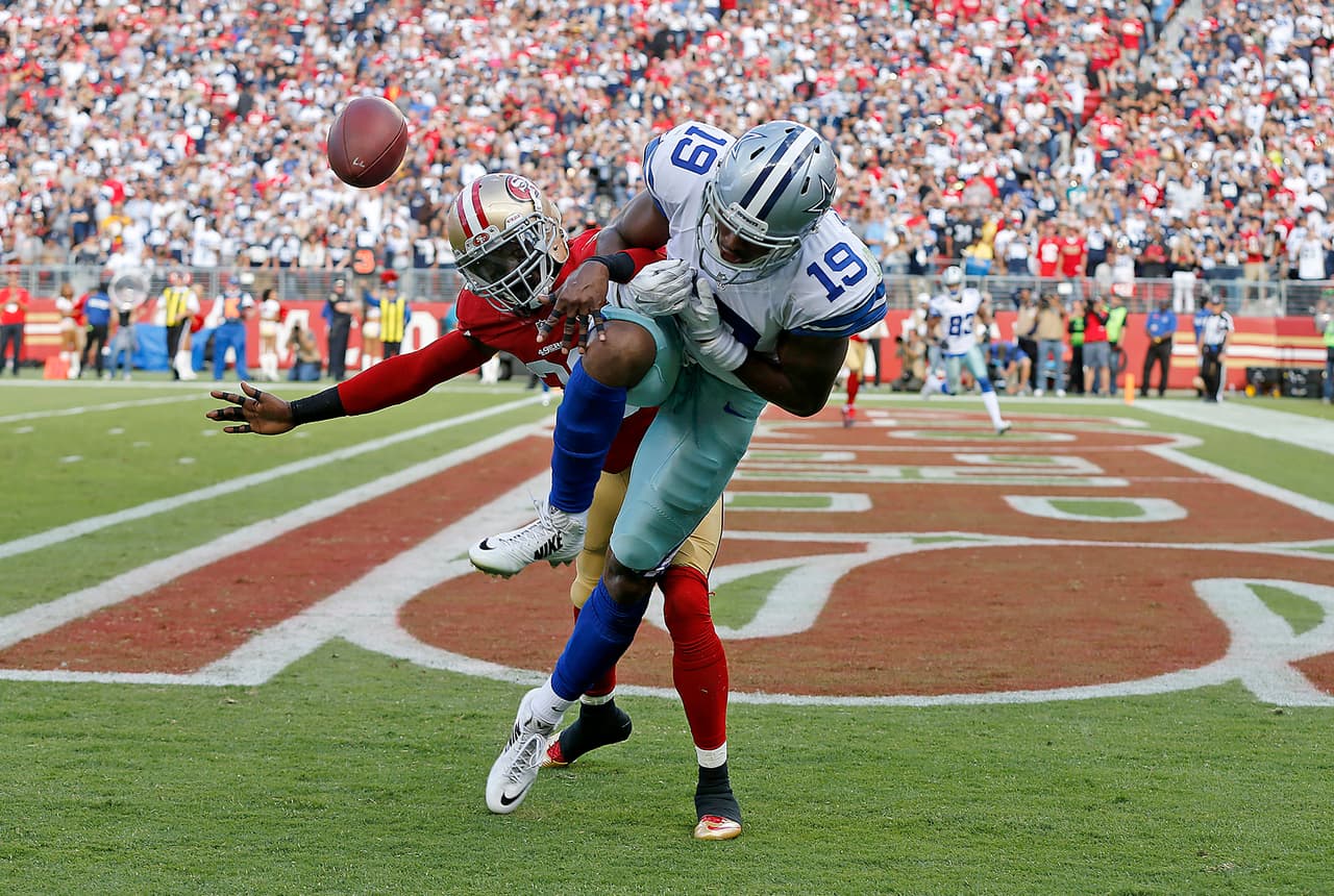 Brice Butler, receptor de Dallas, se quedó con las ganas de atrapar este para TD, aunque sí tuvo uno en el partido.