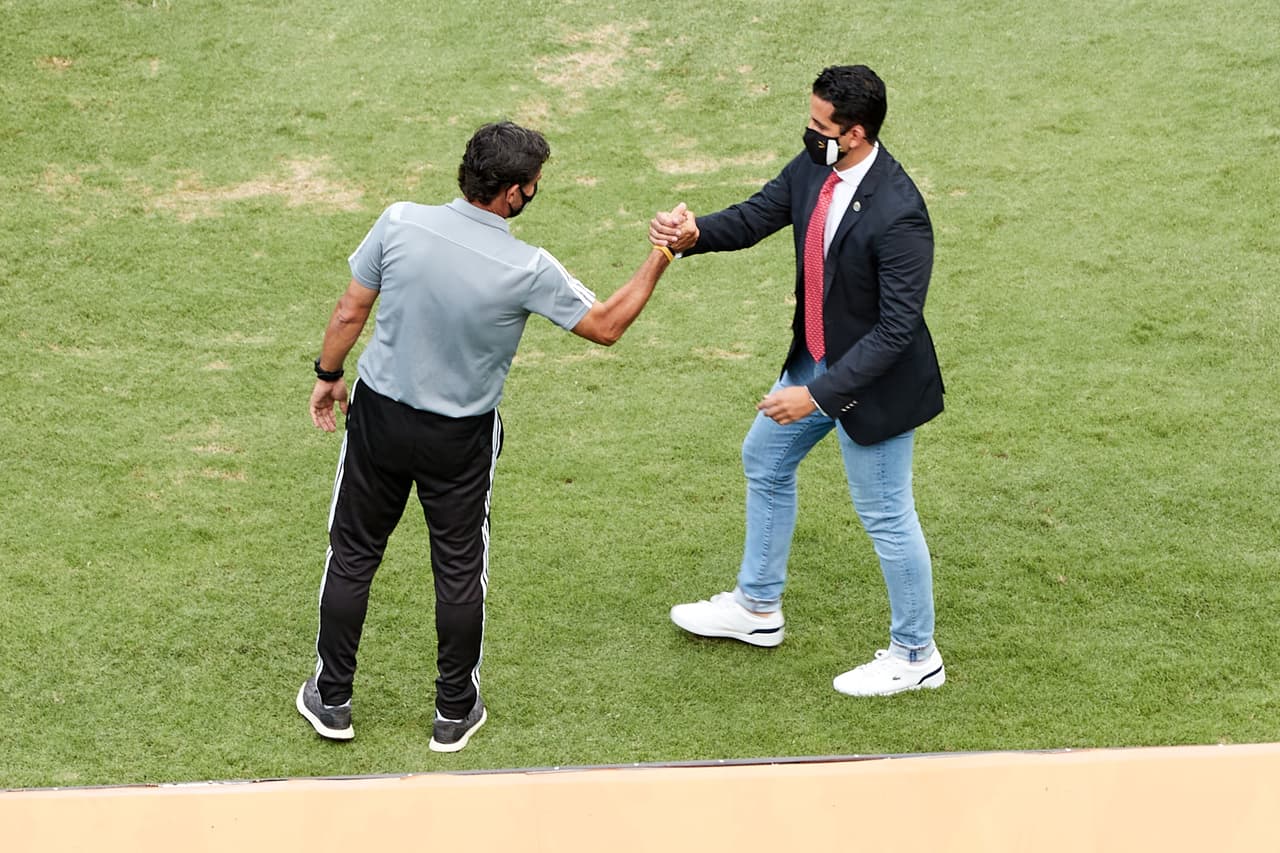 Tigres no dio oportunidad a las Chivas para reaccionar y con un contundente triunfo en la vuelta consiguió el bicampeonato.