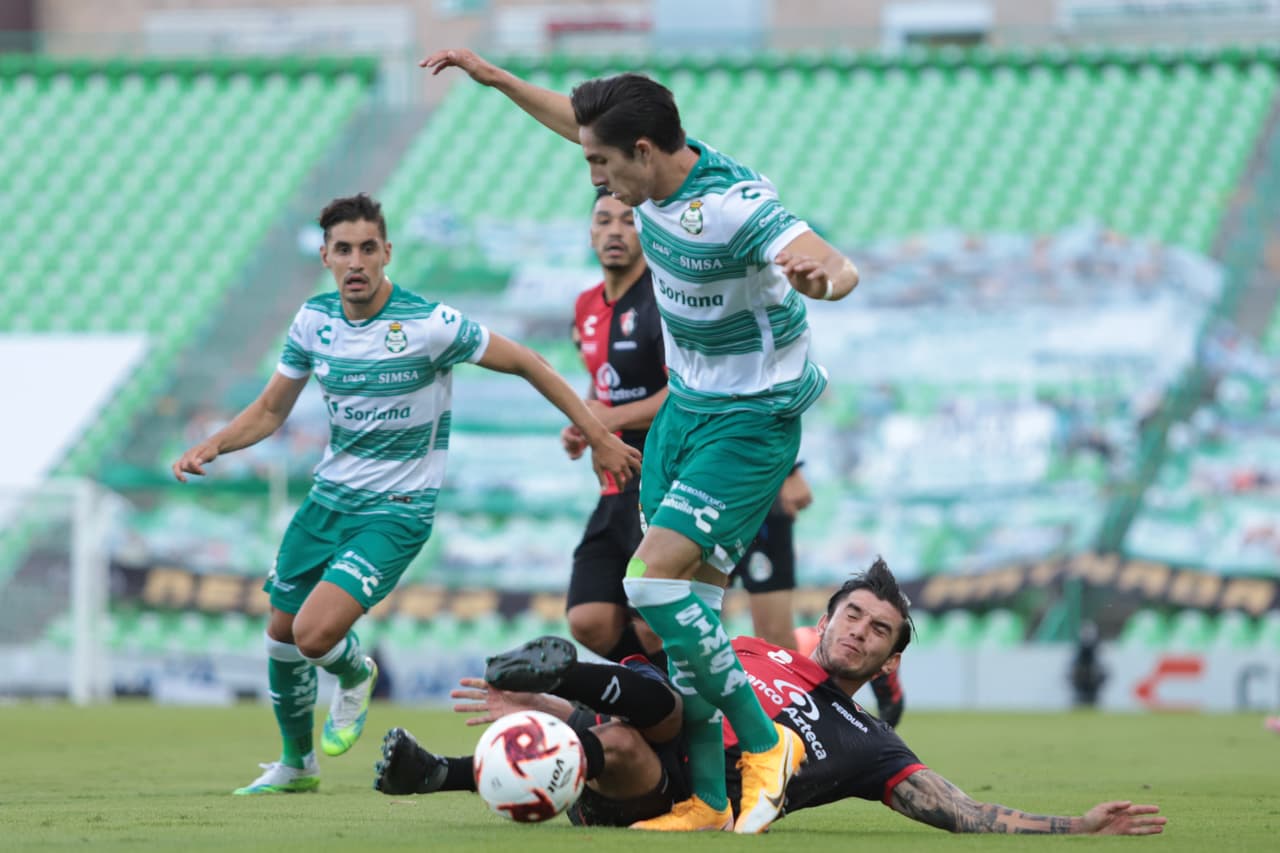 Los Santos no aprovechan la localía frente al Atlas, y con muy pocas llegadas, los Guerreros y los Zorros se dividen los puntos.