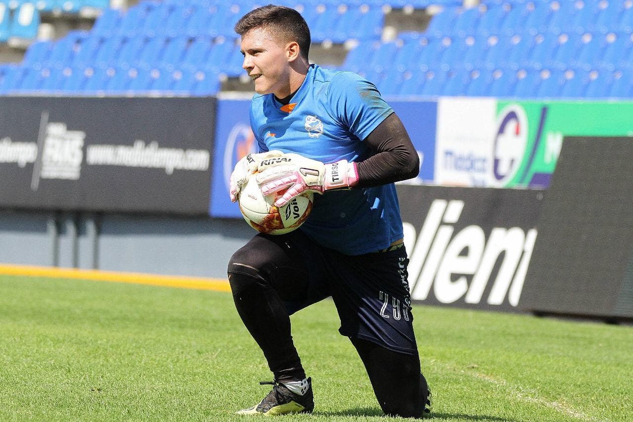 Ochoa ya tiene 'acompañante', Puebla exportó portero a Europa