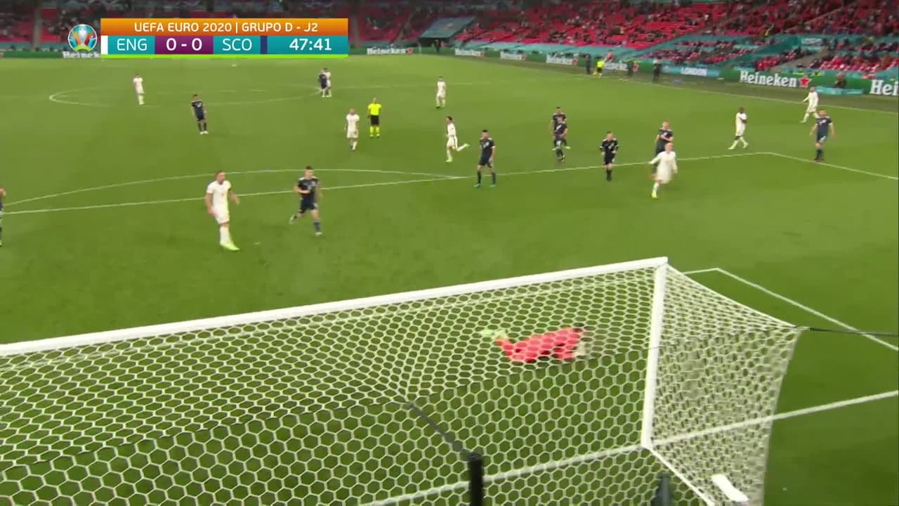 ¡TIRO ATAJADO! disparo por Mason Mount.