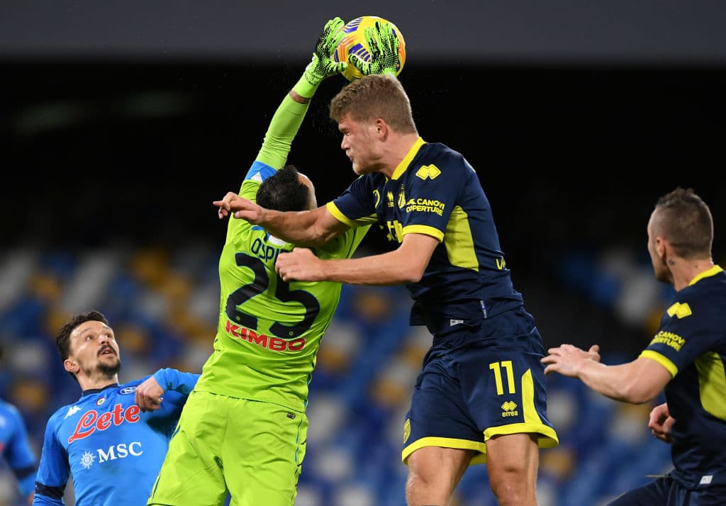 Napoli triunfa en casa 2-0 ante el Parma. Los goles corrieron a cargo de Elif Elmas y Matteo Politano; el mexicano Hirving Lozano fue titular durante el encuentro.