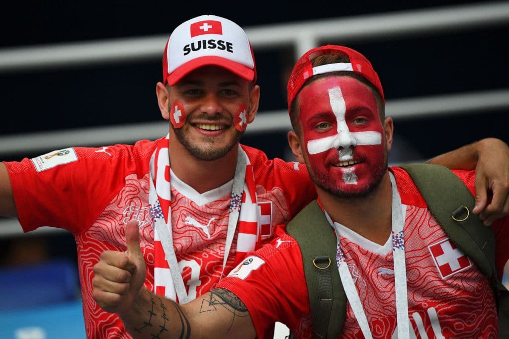 Fanáticos suizos y costarricenses llegaron a abarrotar el estadio Nizhny Novgorod para despedir a sus selecciones en la primera fase. Los ticos se van a casa, los helvéticos a la segunda ronda.