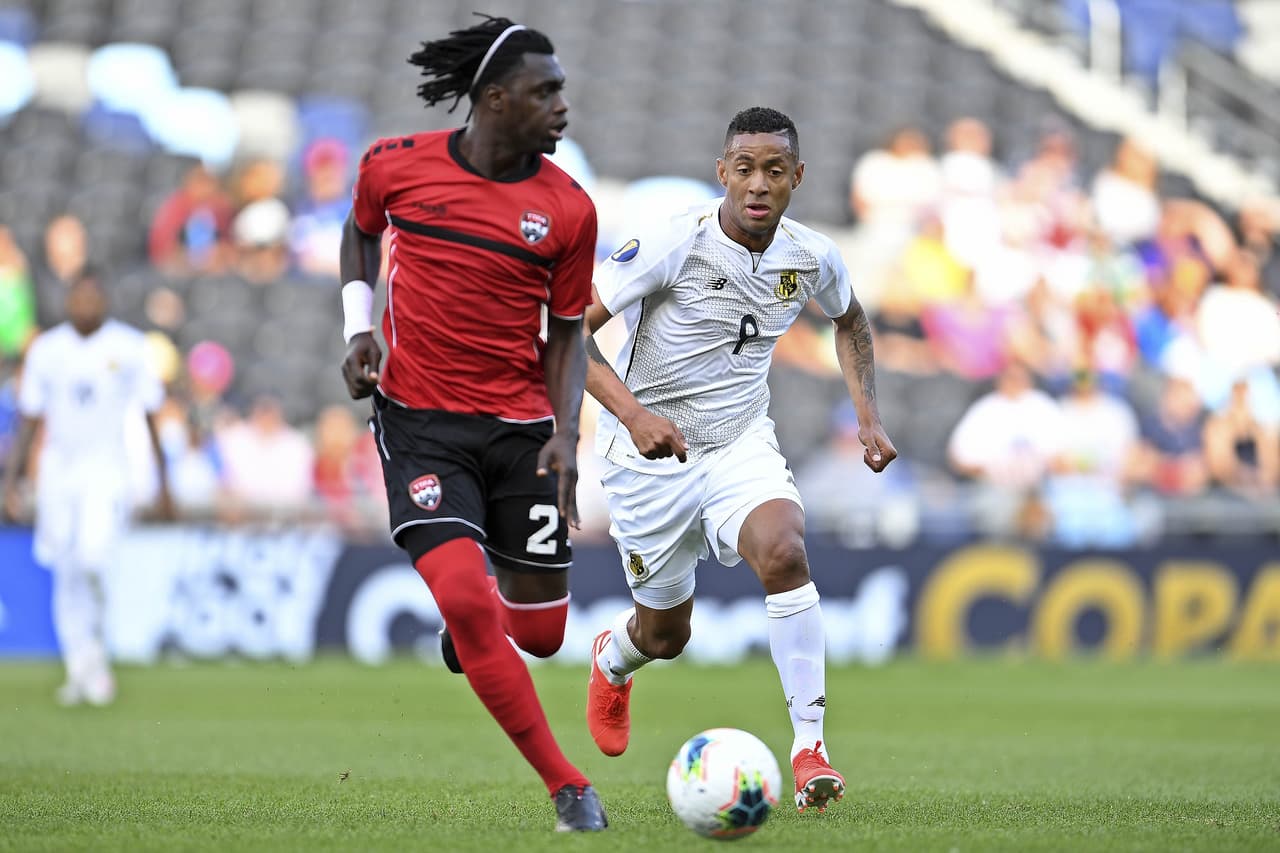 Sin embargo, los trinitarios se volvían peligrosos en los contragolpes, buscando aprovechar su rapidez en el despliegue ofensivo.