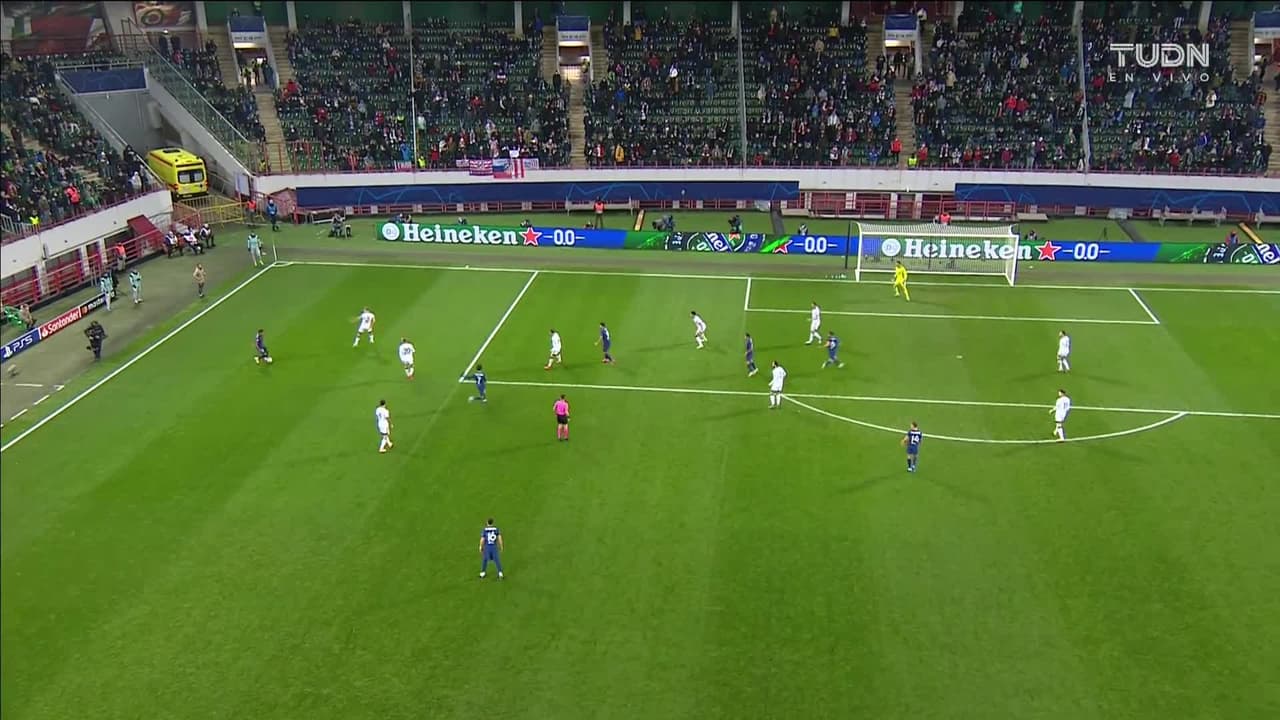 ¡TIRO ATAJADO! disparo por Joao Félix Sequeira.