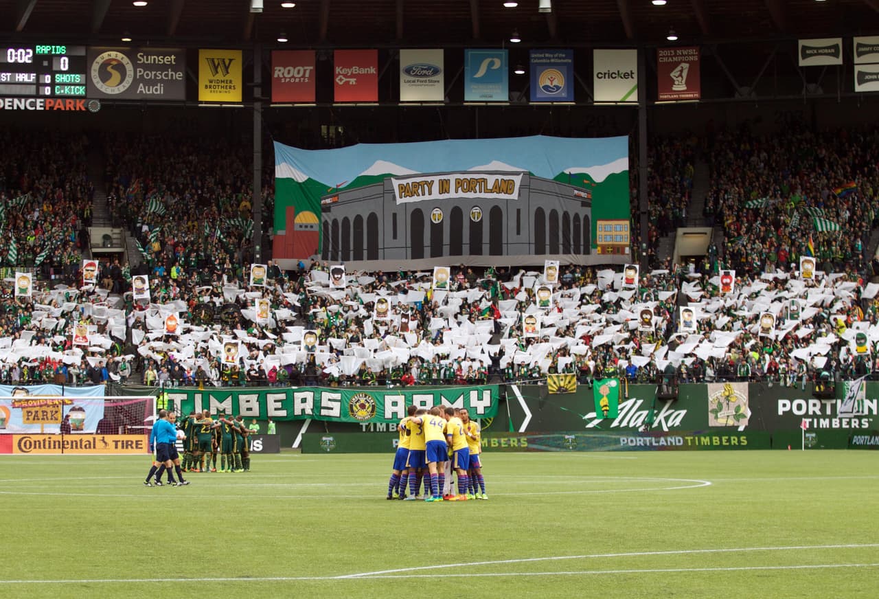 Linda postal de arenga entre Timbers y Rapids.