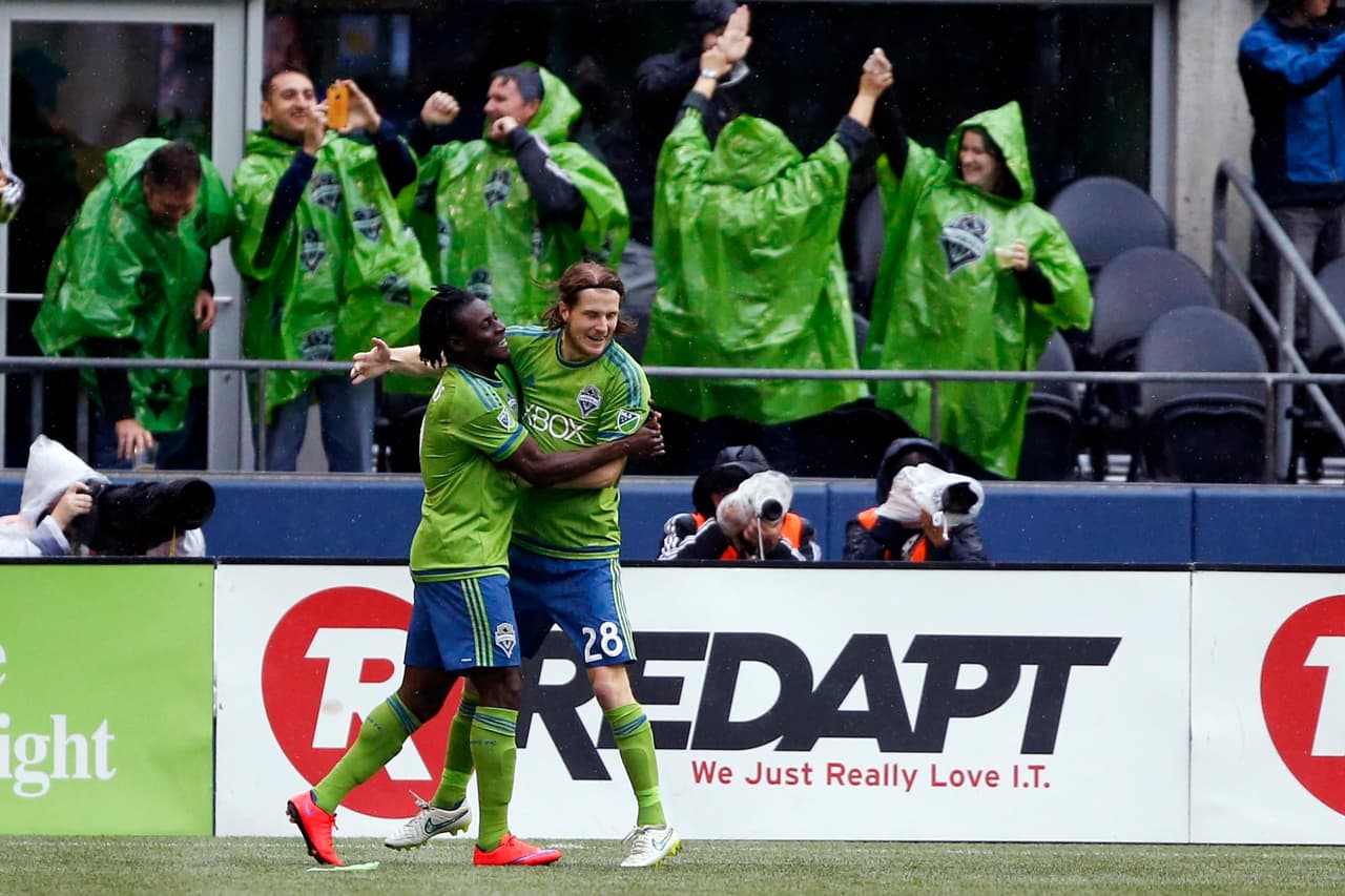 Obafemi Martins no marcó, pero estuvo muy prendido en el circuito de ataque.