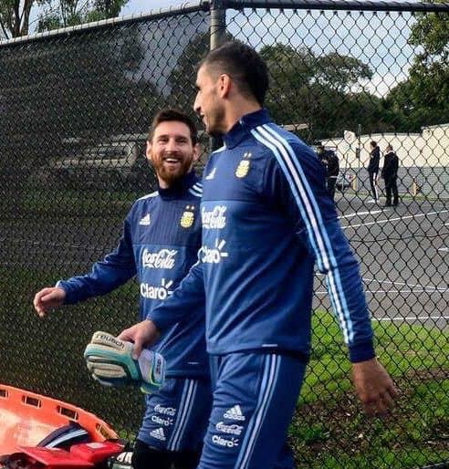 El portero de Tigres, Nahuel Guzmán, también es uno de los invitados al compromiso de 'La Pulga'. Existe una buena amistad que se ha consolidado en la selección de Argentina.