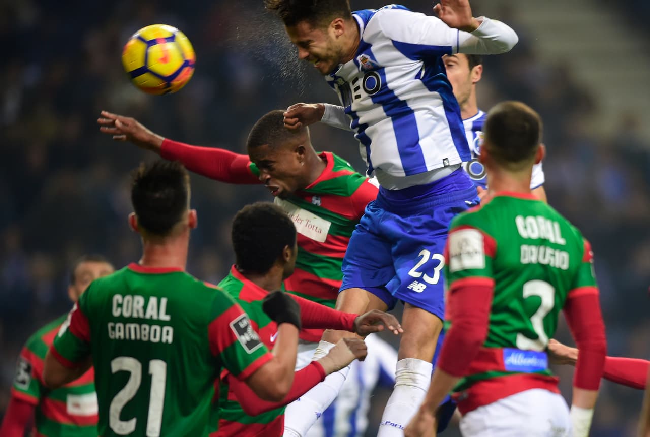 Sin embargo, la apertura del marcador la consiguió fue el mexicano Diego Reyes en el minuto 19 con este frentazo.