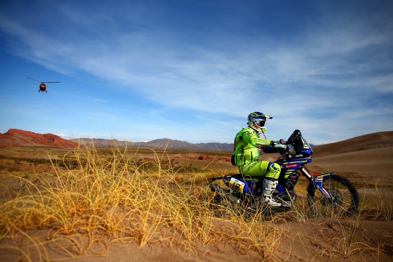 El rally Dakar es la primera gran competencia del año en automovilismo y motociclismo, en recorridos por lugares desérticos en los que los competidores incluso arriesgan su vida. En medio de esa exigencia, la belleza de la naturaleza, multicolor y diversa, adorna la carrera en Suramérica.