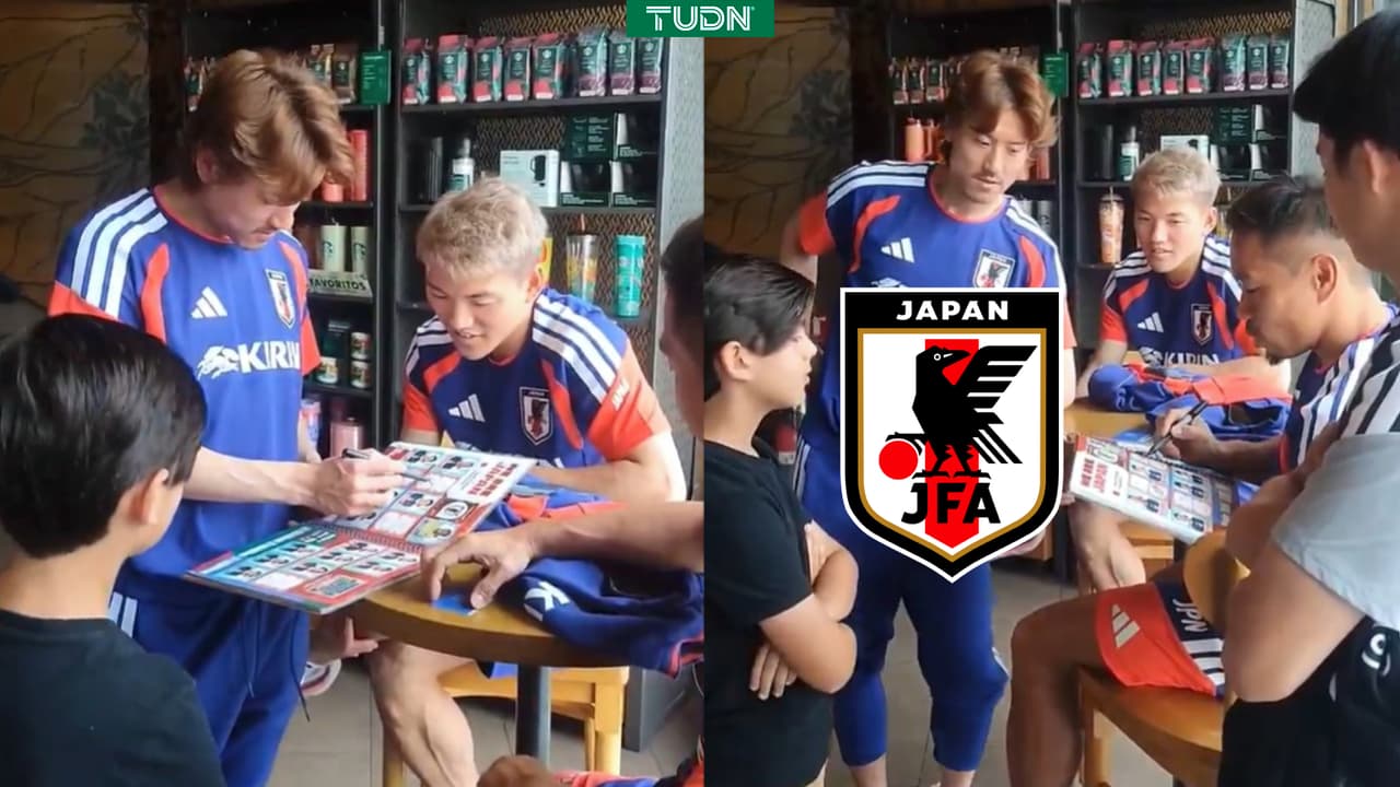 Jugadores de Japón firman a niño mexicano álbum del Mundial 2026