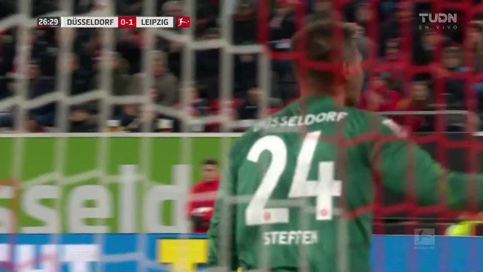 Tiro desviado de Dayot Upamecano