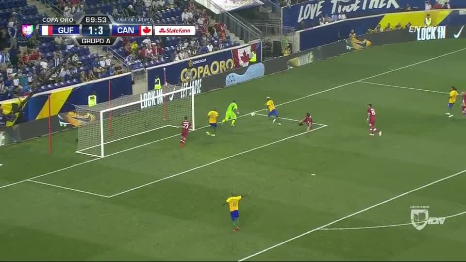 Goooolll!! Sloan Privat mete el balón y marca para French Guiana