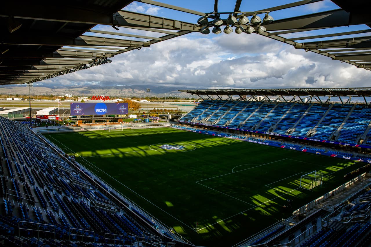 El estadio conocido hasta el año pasado como Avaya Stadium está muy cerca del aeropuerto de San José, California.