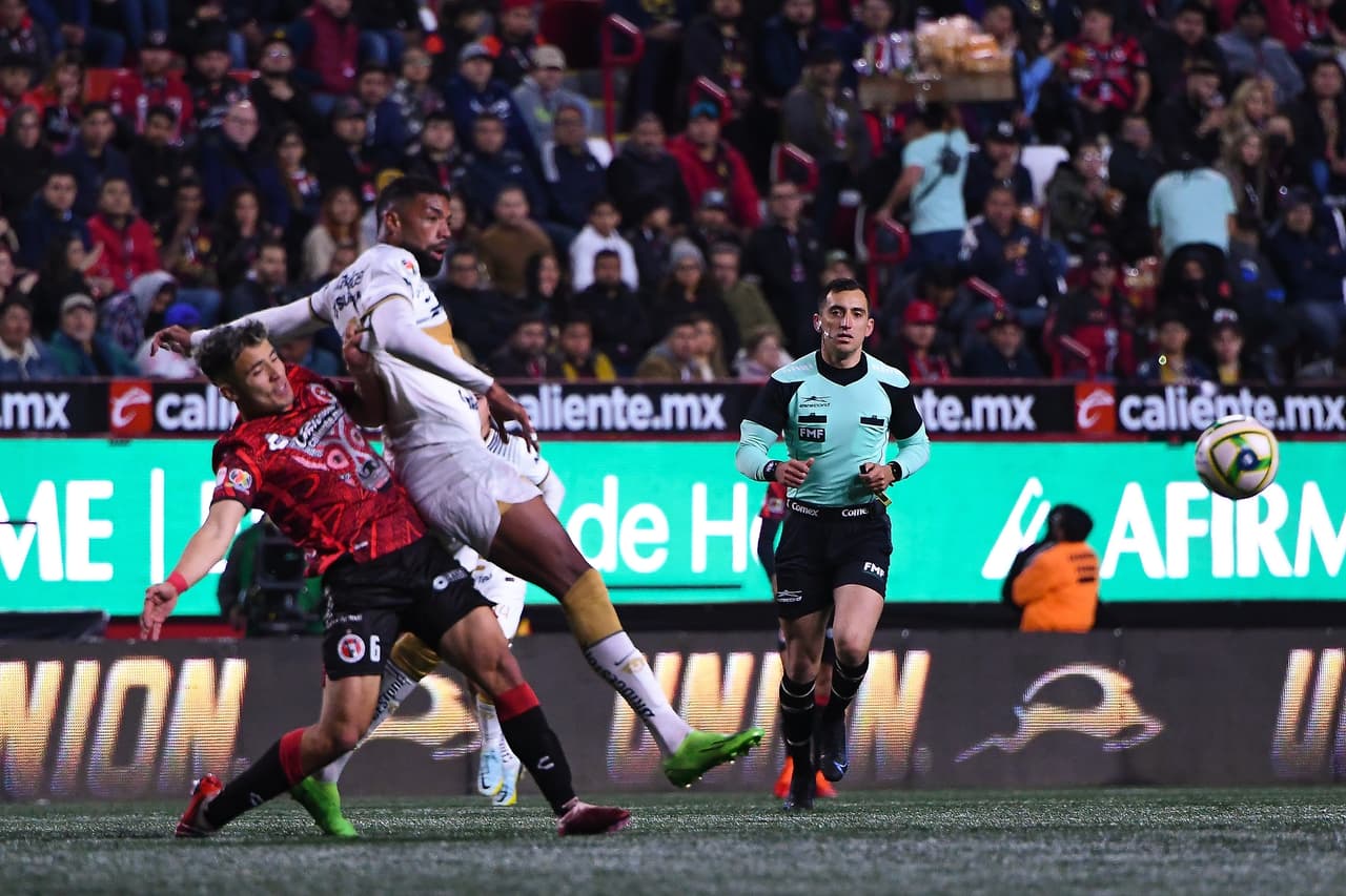 Xolos y Pumas no pasaron de un ríspido y, por momentos, soso empate sin goles en la Jornada 4. Los universitarios extendieron su racha negativa sin poder ganar en Tijuana y jugaron la segunda parte con 10 jugadores por la expulsión de Arturo Ortiz.