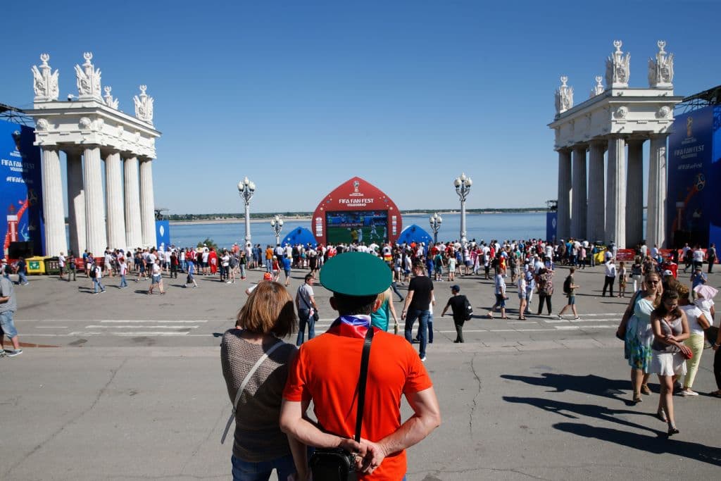 Aficionados tanto tunecinos como ingleses acudiendo al llamado de sus selecciones en el debut mundialista para ambas. No cabe duda que estaban empezando a pasarla muy bien en Volgograd.