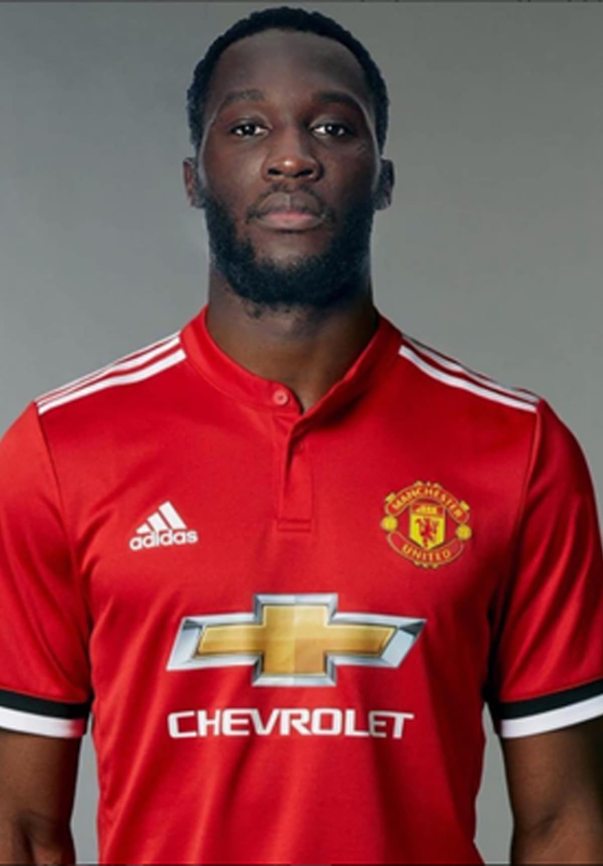 Ahora, Romelu Lukaku llega a Mánchester por una cifra cercana a la pagada por Pogba. Lo increíble es que solamente le restaba un año de contrato con el Everton y esto abarata a los jugadores.