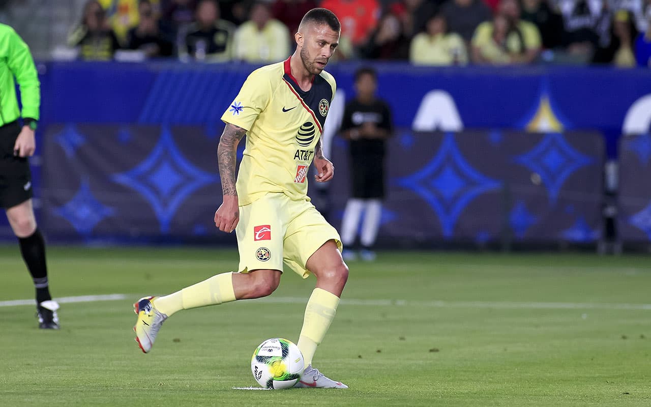 Con un penal a lo Panenka, el francés Jérémy Ménez abrió el marcador para las Águilas.