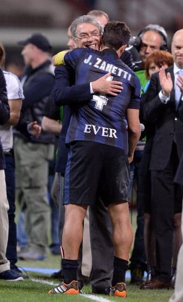 Abrazo de despedida con assimo Moratti.