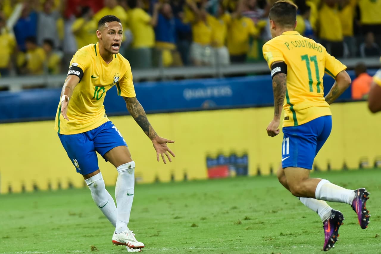 BELO HORIZONTE, BRAZIL - NOVEMBER 10: Philippe Coutinho of Brazil celebrates with teammate Neymar Jr after scoring the opening goal during a match between Argentina and Brazil as part of FIFA 2018 World Cup Qualifiers at Mineirao Stadium on November 10, 2016 in Belo Horizonte, Brazil. (Photo by Ricardo Botelho/LatinContent/Getty Images)