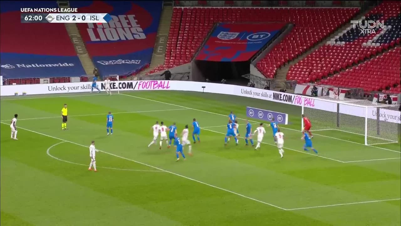 ¡TIRO ATAJADO! disparo por ["Bukayo"] ["Saka"].