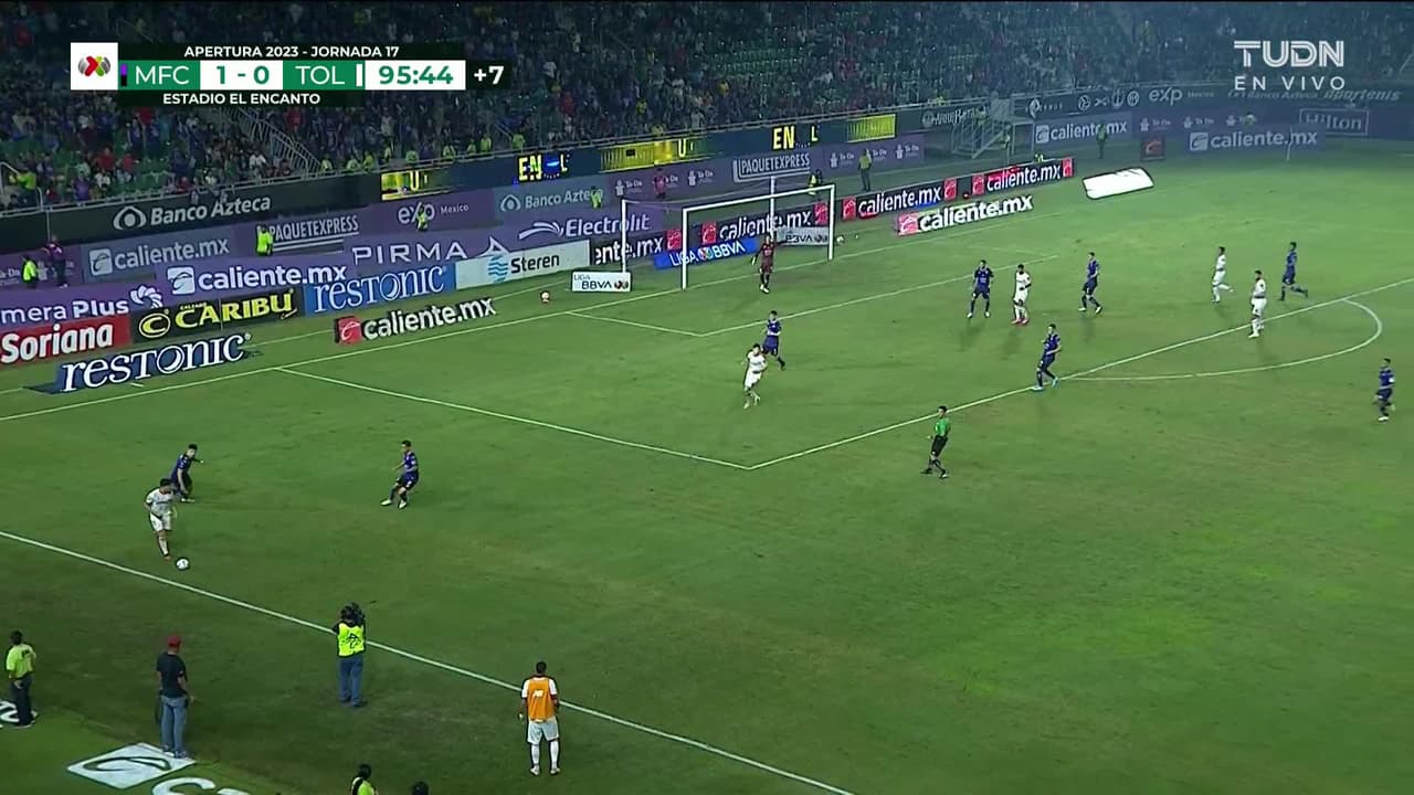 ¡TIRO ATAJADO! disparo por Robert Morales.