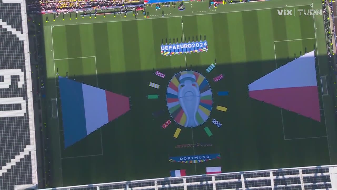 Suenan los himnos de Polonia y Francia en Dortmund