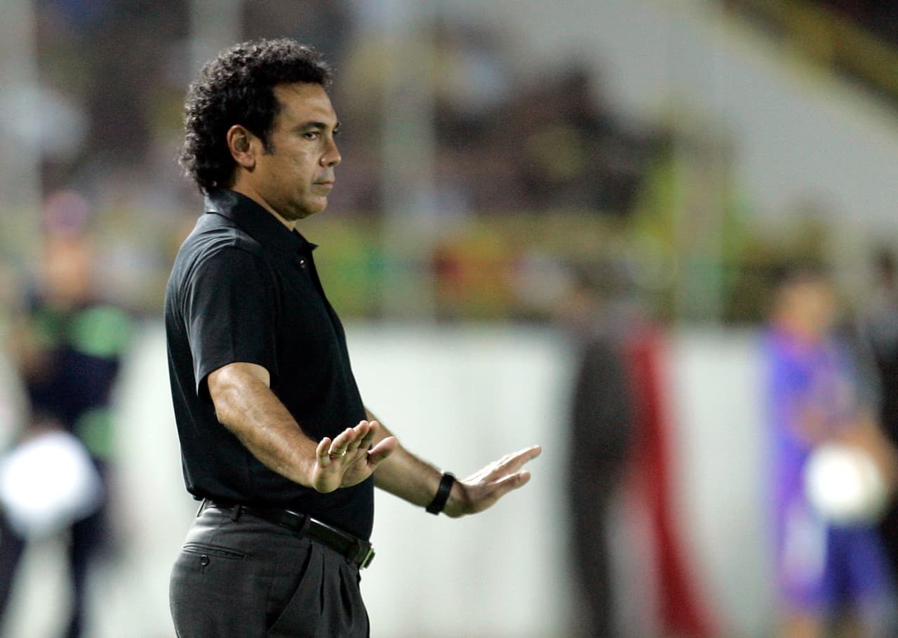 Sánchez sabe que con su experiencia a sus 60 años como técnico y como exjugador puede apaciguar una crisis en Real Madrid que en los últimos años no tiene precedentes.