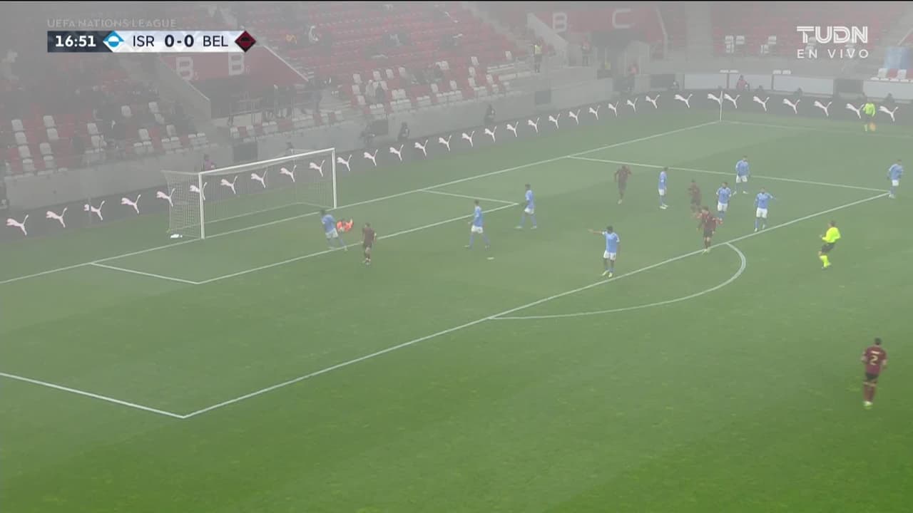 ¡TIRO ATAJADO! disparo por Leandro Trossard.