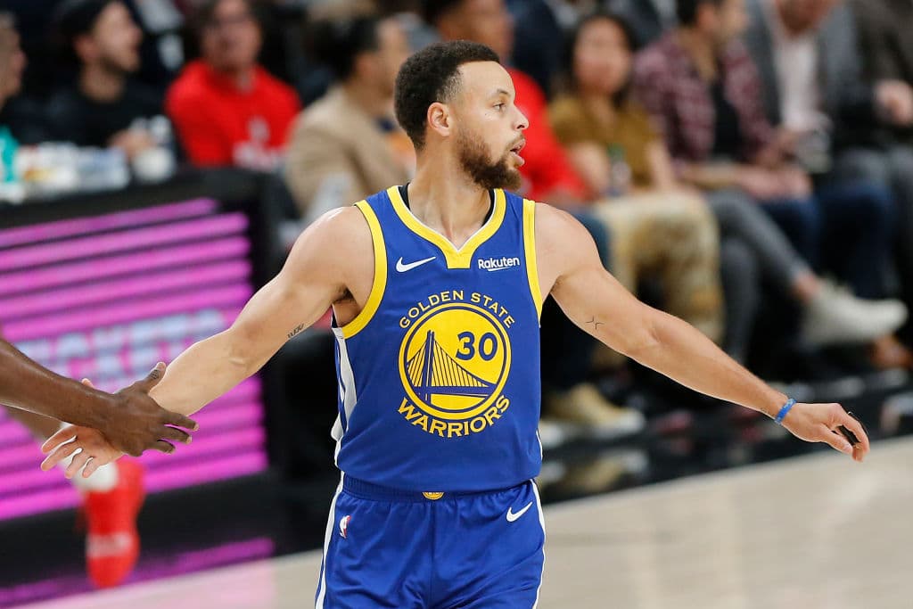 Además de los 37 puntos, Curry añadió a su línea de destadísticas 13 rebotes y 11 asistencias para coronar una gran noche.
