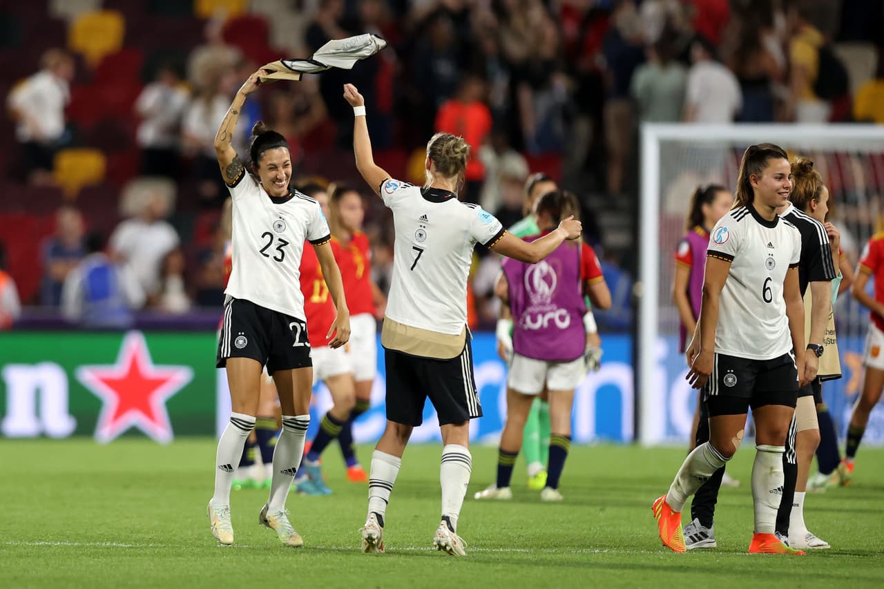 Así festejaron las alemanas su triunfo.