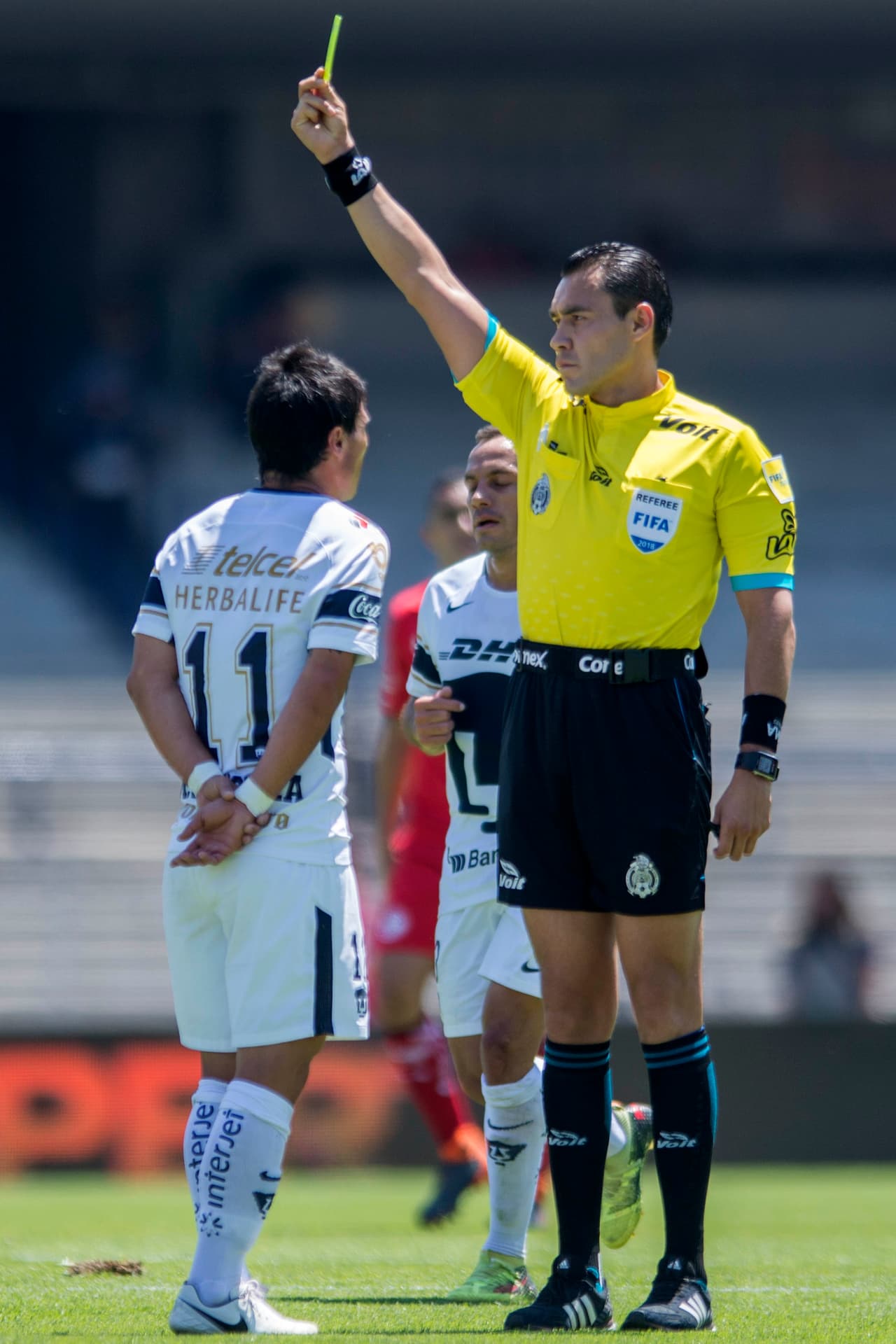 Para Marco Antonio Ortiz fue un encuentro tranquilo en el que sólo requirió mostrar tres tarjetas amarillas.