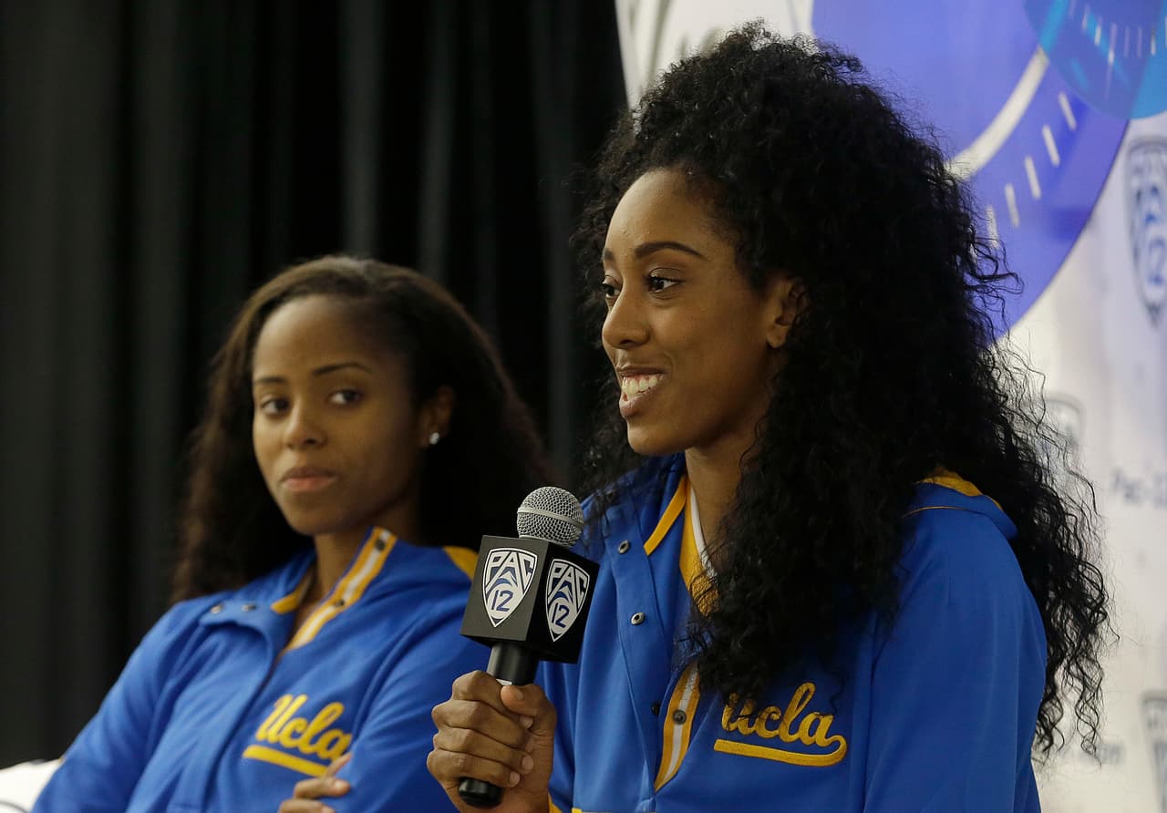 La Universidad de California en Los Ángeles buscará mejorar su temporada anterior, en la que fue el cuarto mejor de esta conferencia. Monique Billings mostró su confianza ante la mirada de su compañera Jordin Canada.