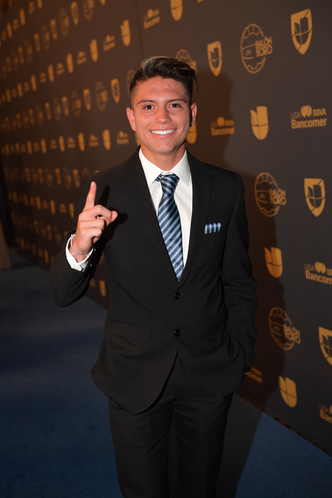 Este es Jonathan González, mediocampista de Monterrey y uno de los candidatos a ganar el premio al novato del año.