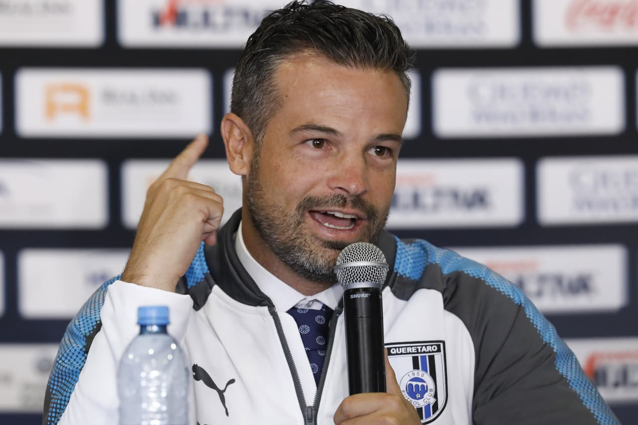 Rafael Puente del Río fue presentado como técnico del Querétaro, precedido por su paso por Lobos BUAP. Ahora buscará poner a brillar a los 'Gallos', alguna vez subcampeones de la Liga MX.