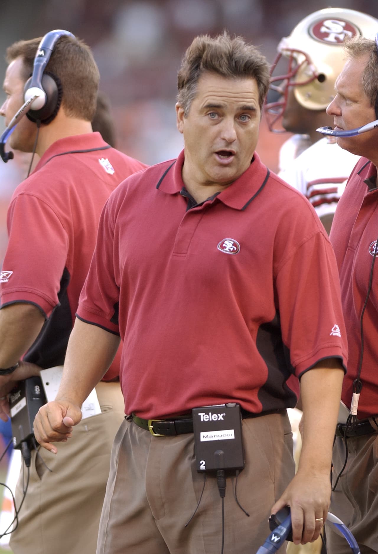 Steve Mariucci (2002) (10 victorias, 6 derrotas).