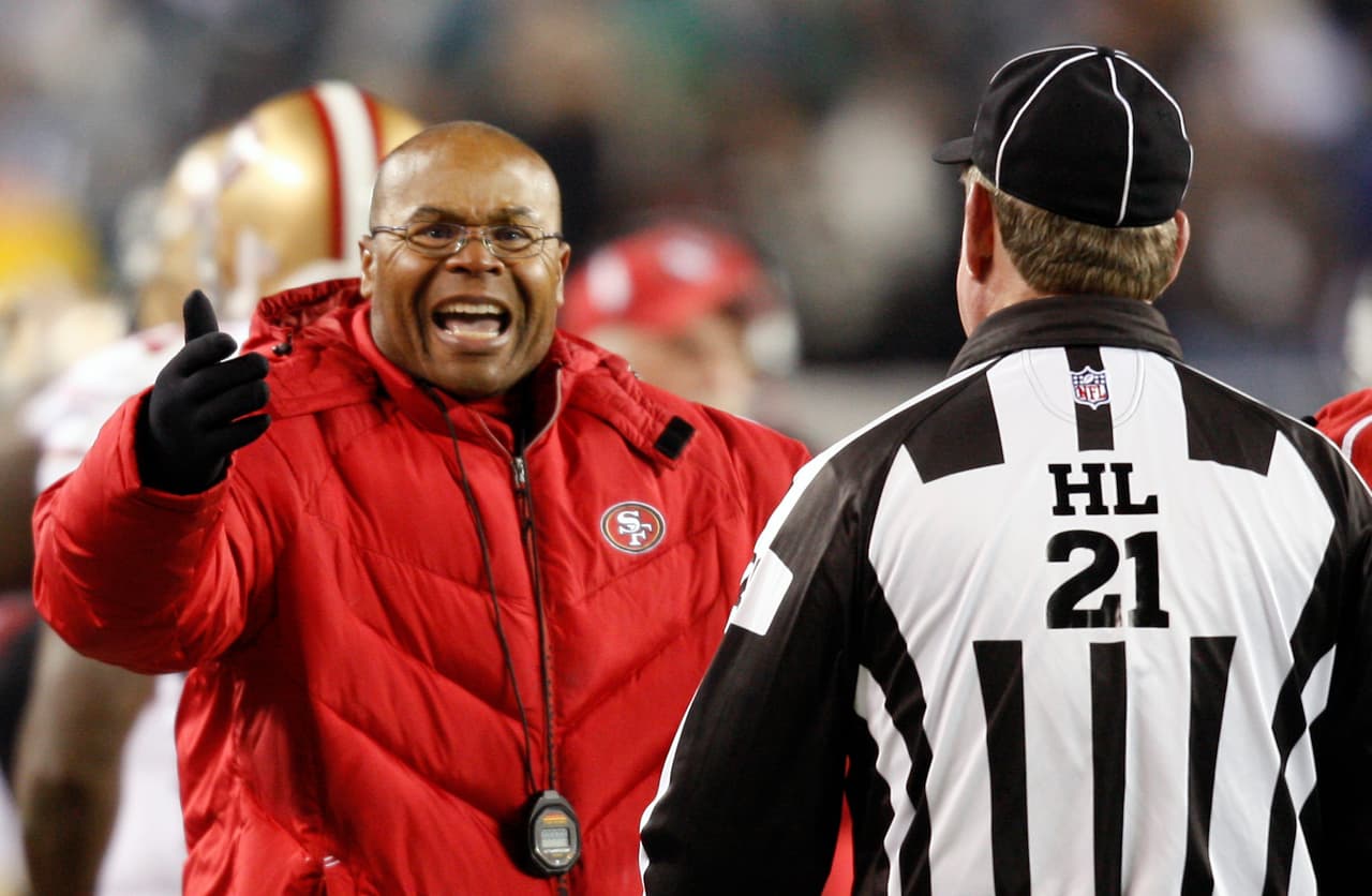 Mike Singletary (2008-2010) (18 victorias, 22 derrotas).