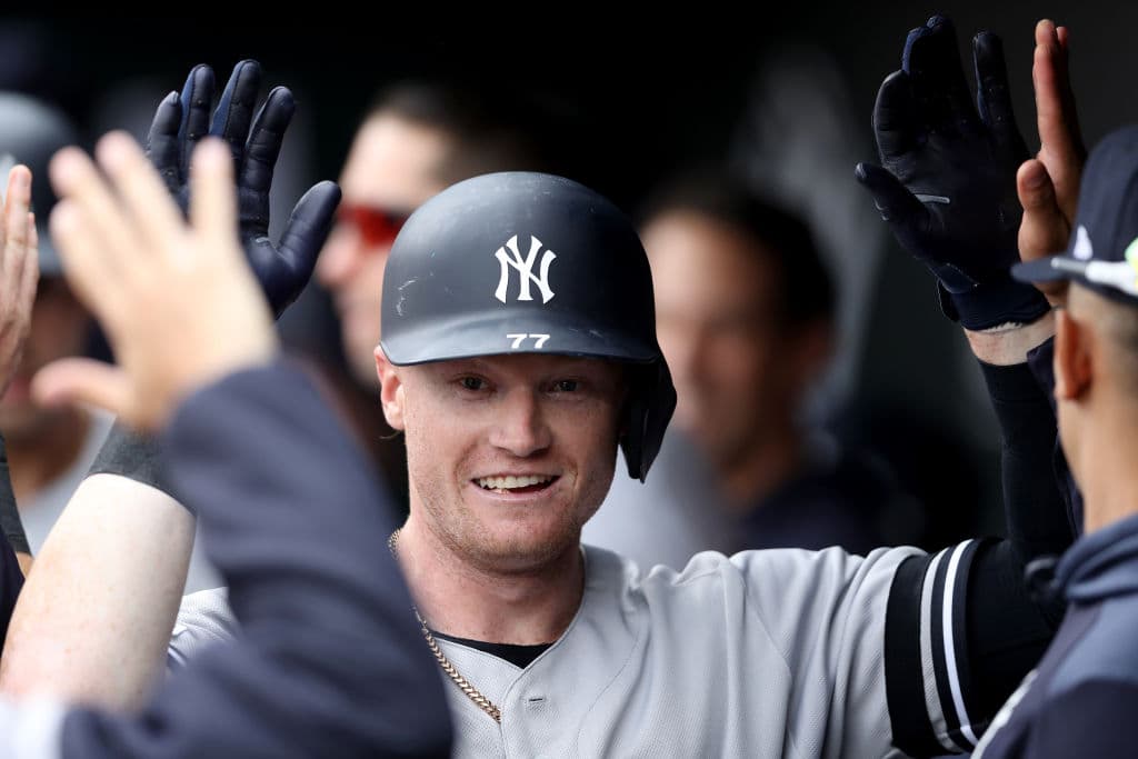 Antes, en la sexta entrada, Frazier ya había pegado un batazo de cuatro esquinas en el sexto produciendo dos para la causa de los Yankees. Terminó con cuatro producidas.