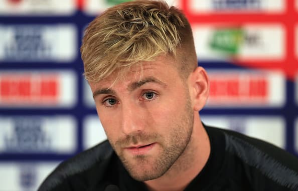 Luke Shaw se recupera tras ser retirado en camilla y envía mensaje de agradecimiento 