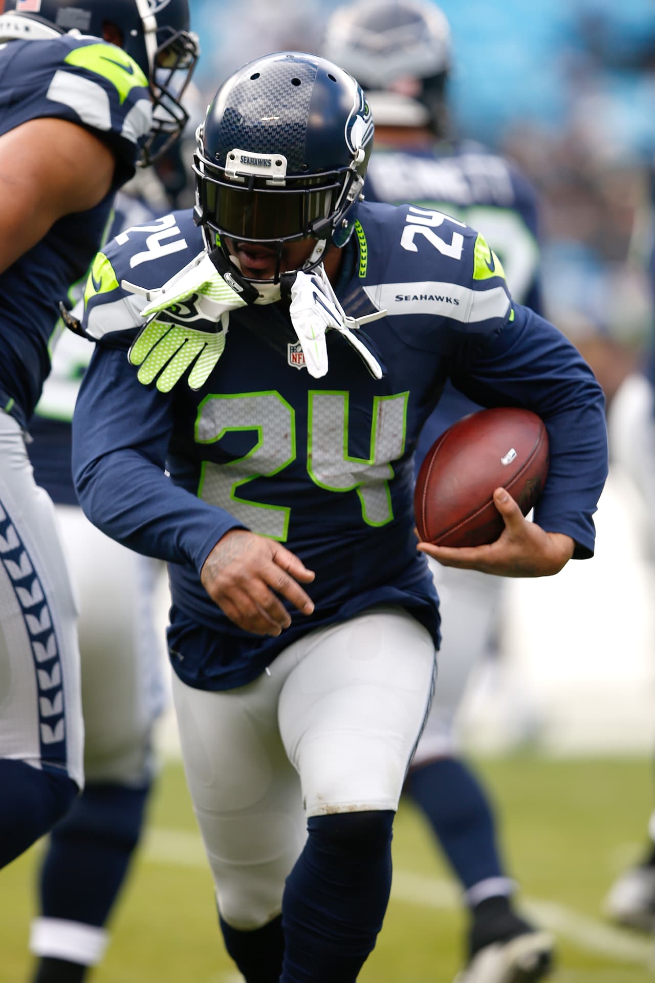 La temporada 2015 estuvo llena de lesiones, entre ellas una hernia deportiva que lo aleja varios partidos. Aquí en su regreso contra Carolina en playoff, partido que se convirtió en el último de su carrera.