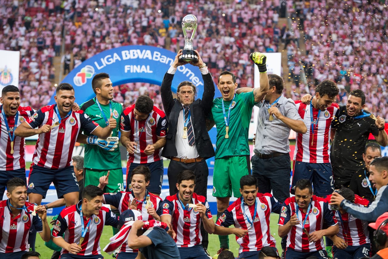 Chivas de Guadalajara (12): 1956-57, 1958-59, 1959-60, 1960-61, 1961-62, 1963-64, 1964-65, 1969-70, 1986-87, Verano 1997, Apertura 2006 y Clausura 2017.