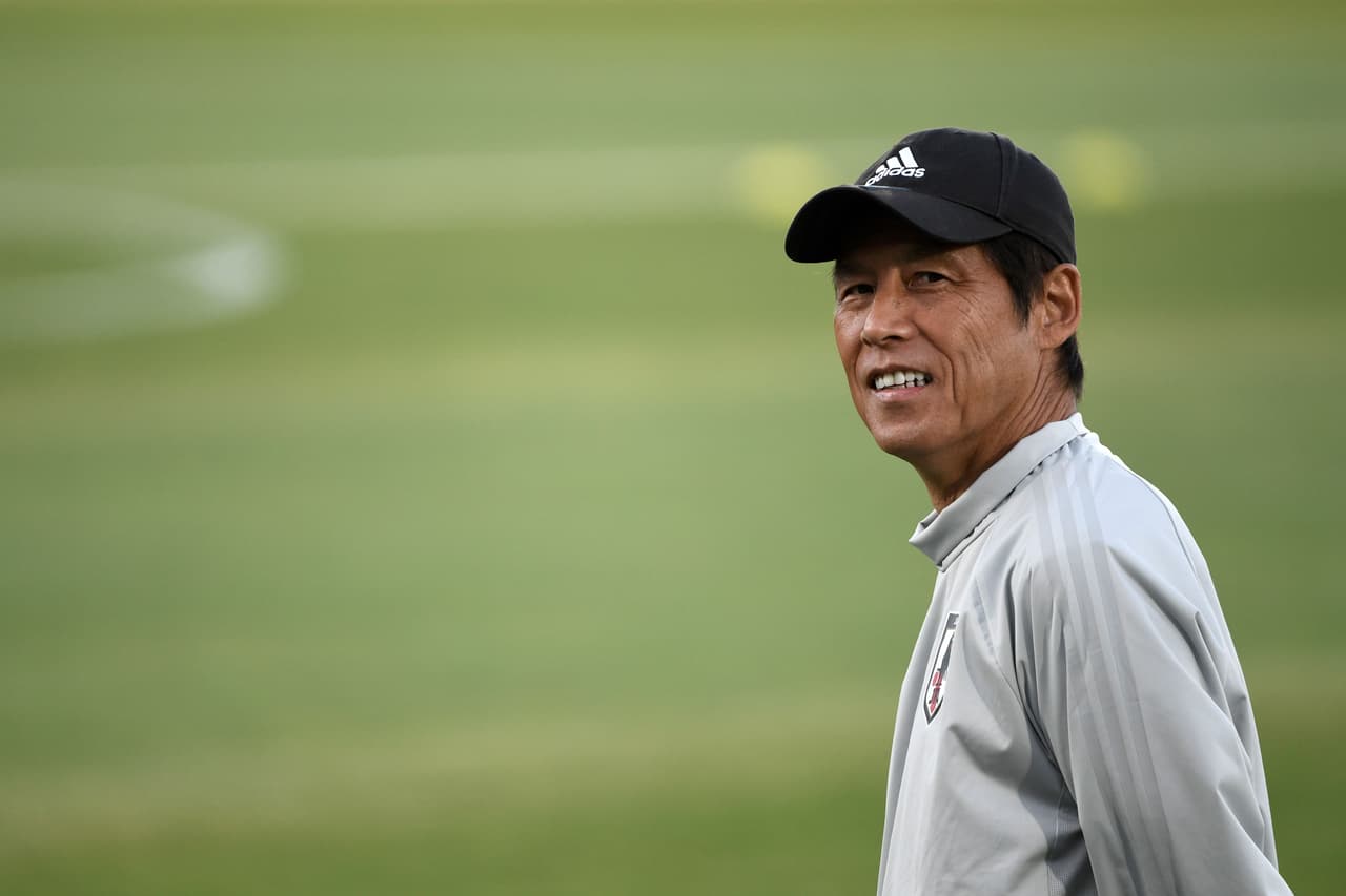 En abril, Akira Nishino tomó la dirección técnica de Japón y logró clasificarla por tercera vez dentro de los 16 mejores del mundo, hecho inédito para una selección asiática.