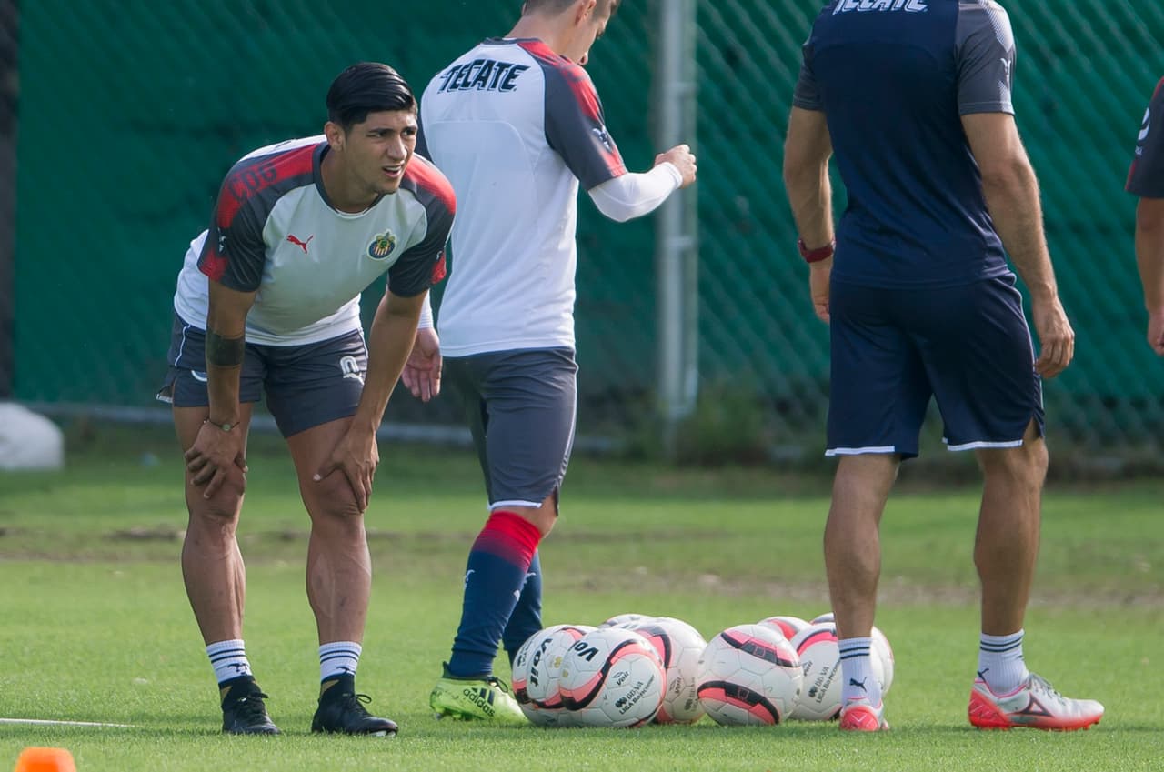Chivas de Guadalajara volvió a entrenamientos después del terremoto que afectó a México, en medio de su necesidad por mejorar la presente campaña del Apertura 2017.